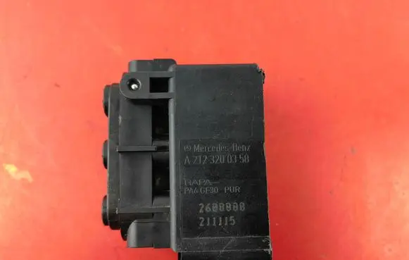 Mercedes-Benz E W212 Air suspension valve block A2123200358