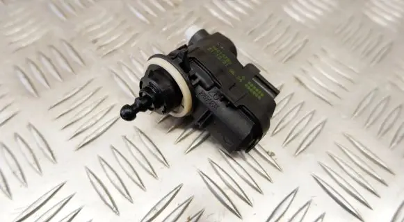 Toyota Yaris Cross Headlight level adjustment motor 90013783