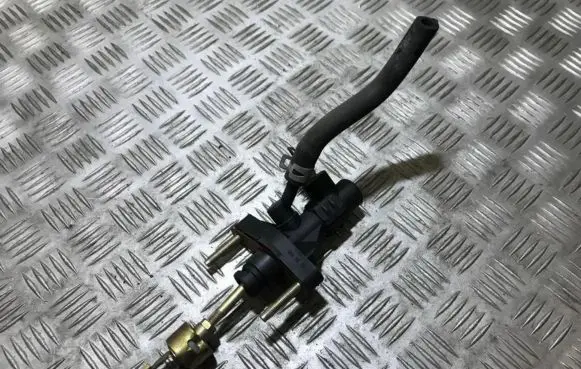 Toyota Avensis T250 Clutch master cylinder 2650523