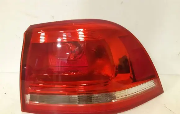 Volkswagen Touareg II Rear/tail lights 7P6945096F