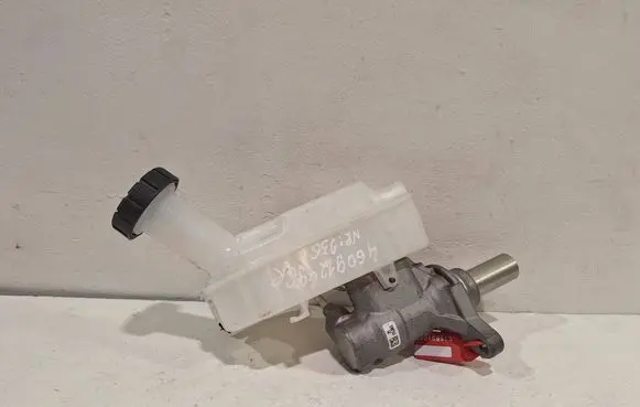 Brake fluid reservoir