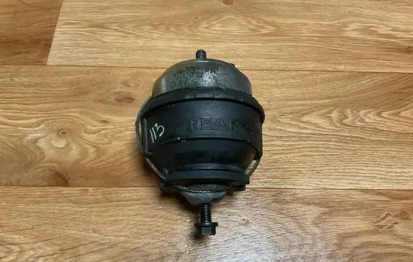 Volvo V70 Engine mount bracket 30741397
