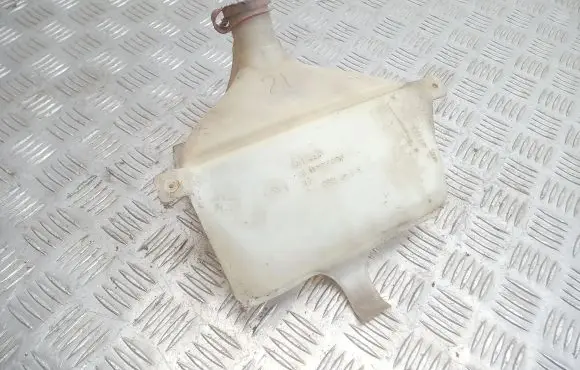 Volkswagen PASSAT Windshield washer fluid reservoir/tank 331955453C
