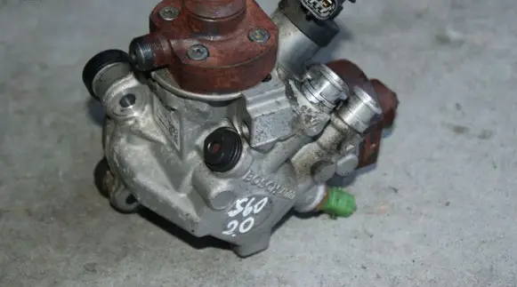 Volvo XC60 Fuel injection high pressure pump 31272896