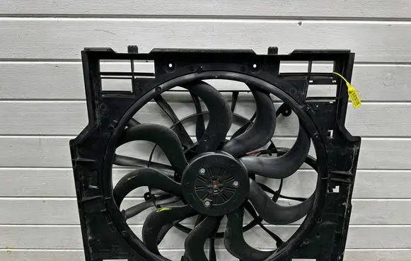BMW X5 G05 Radiator cooling fan shroud 8589042 LA335002 10629617