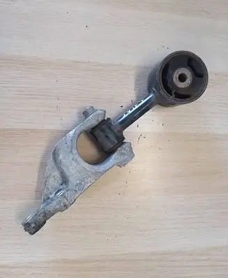 Suzuki Swift III Engine mount vacuum valve