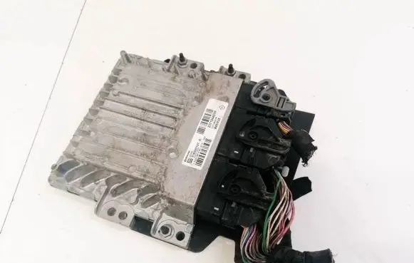 Renault Megane III Engine control unit/module 237104451R 237100037R