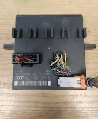 Audi A4 S4 B7 8E 8H Comfort/convenience module 8E0907279N