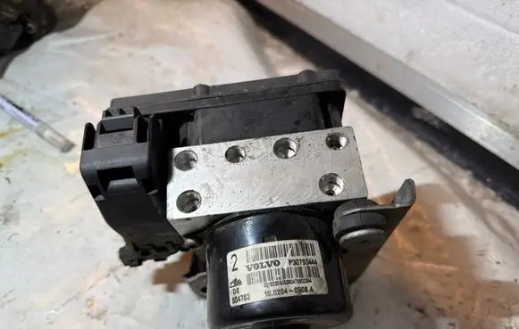Volvo S60 ABS Pump P30793444 10020405084