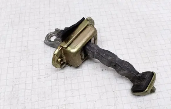 Skoda Fabia Mk1 (6Y) Front door check strap stopper