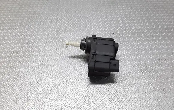 Opel Omega B1 Headlight level adjustment motor 90457812