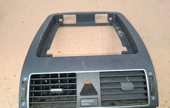 Volkswagen Touran II Dashboard trim 1T2819728