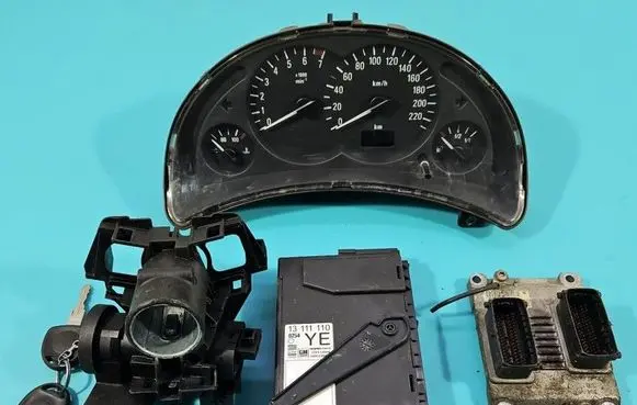 Opel Corsa C Engine control unit/module ECU 0261208253 IMPRK1556240