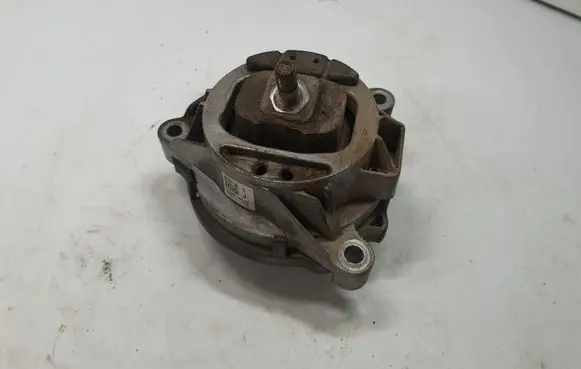 BMW 3 F30 F35 F31 Engine mount bracket 6856184 22116856184 4079220