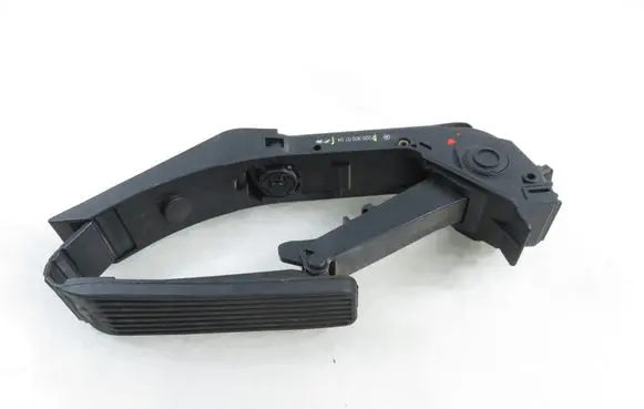 Mercedes-Benz S W220 Accelerator throttle pedal 2203000104