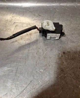 Renault Koleos I Air flap motor/actuator 5037521160A