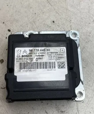 Peugeot 3008 I Airbag control unit/module 9677044380