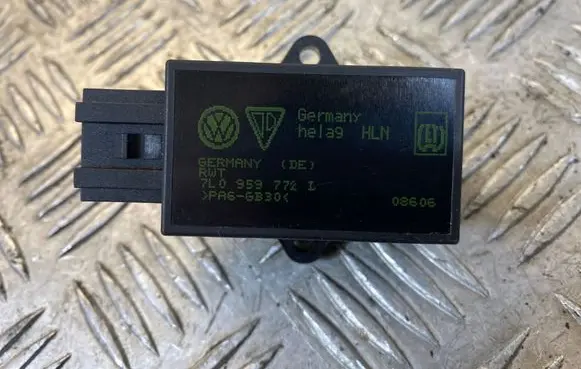 Volkswagen Touareg I Seat heating relay 7L0959772L