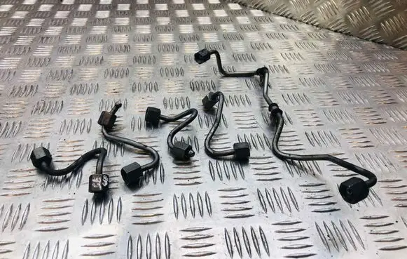 Fuel injector supply line/pipe