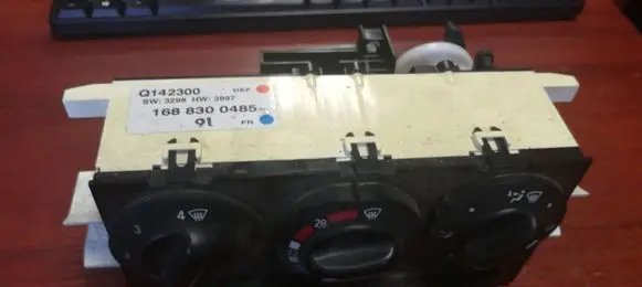Mercedes-Benz A W168 Climate control unit 1688300485