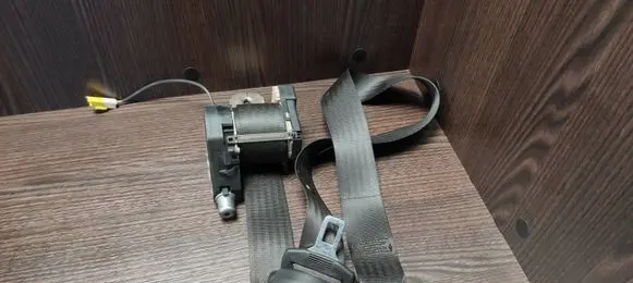 Iveco Daily 35 - 40.10 Front seatbelt 33014051