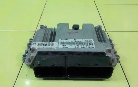 Hyundai i30 Engine control unit/module 0281015709