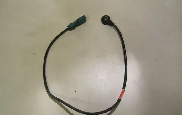 Audi A4 S4 B7 8E 8H Detonation knock sensor 07D905377