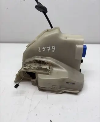 Volkswagen Golf V Front door lock 1K0837350