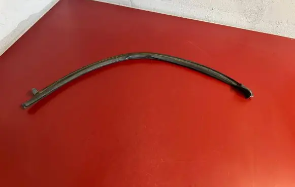 Chrysler Pacifica Front door rubber seal 68188722