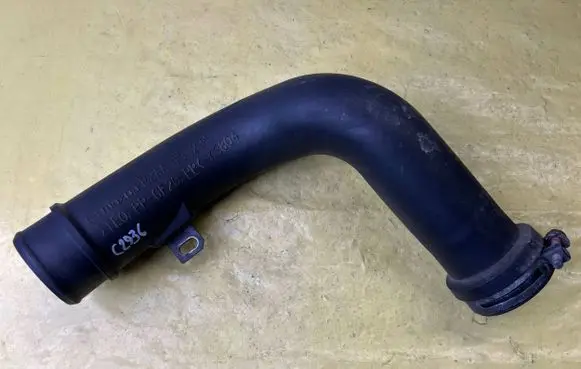 Mazda 6 Air intake hose/pipe R2AA13231