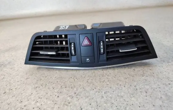 Mercedes-Benz E C207 W207 Dash center air vent grill