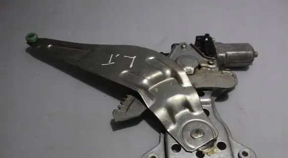 Rear window lifting mechanism without motor