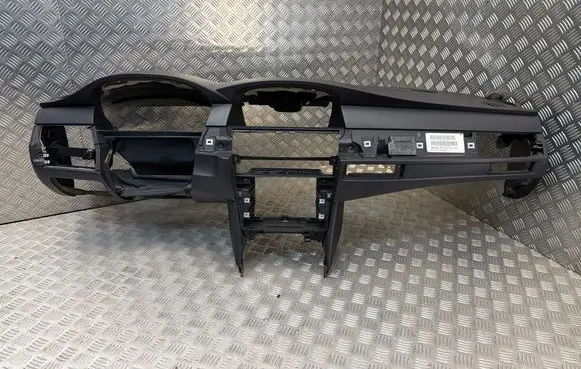 BMW 5 E60 E61 Dashboard 7138510 52758211