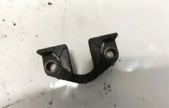 BMW 3 E90 E91 Fuel Injector clamp holder 