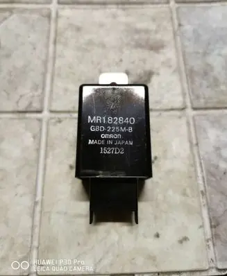 Mitsubishi Galant Window wiper interval relay MR182840 G8D225MB