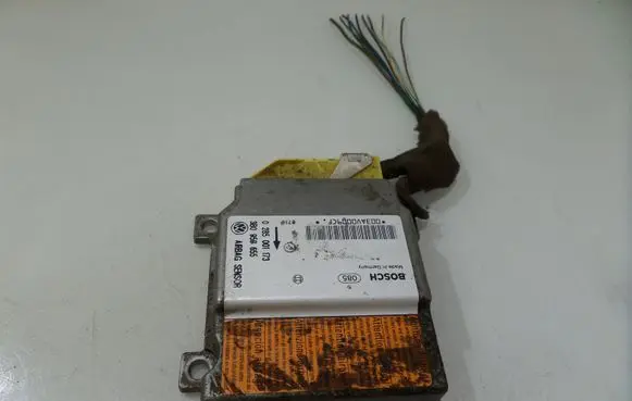 Volkswagen PASSAT B5 Airbag control unit/module 3B0959655 0285001173