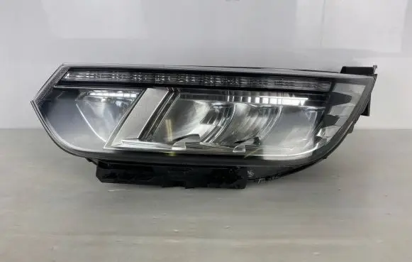 SsangYong Tivoli Headlight/headlamp ZGM92-161210