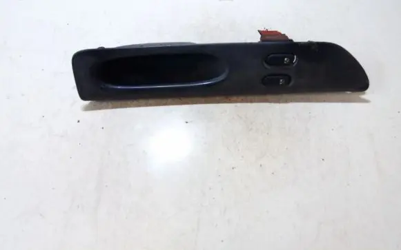 Renault Laguna I Front door window switch trim 7701672452E