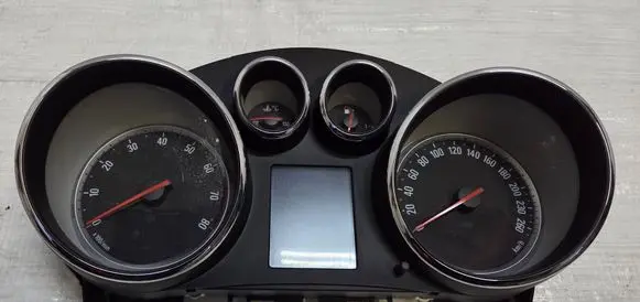 Opel Zafira C Speedometer (instrument cluster) 13460583