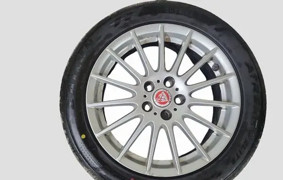 Jaguar XE R17 alloy rim