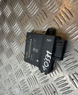Audi A4 S4 B7 8E 8H Gateway control module 4F0907468B