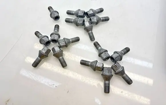 Nissan Juke II F16 Nuts/bolts 