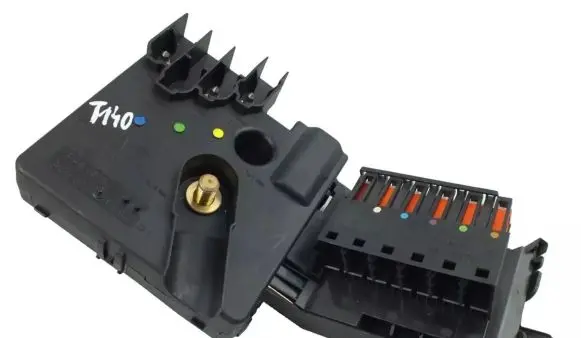 Mercedes-Benz E W211 Fuse module 2119820402