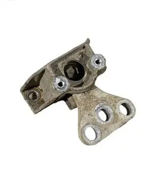Honda CR-V Engine mount bracket
