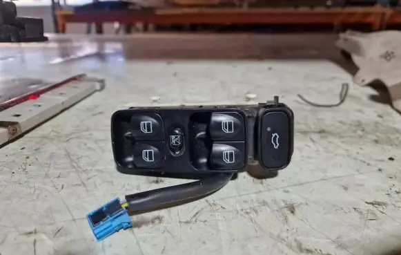 Mercedes-Benz C W203 Electric window control switch
