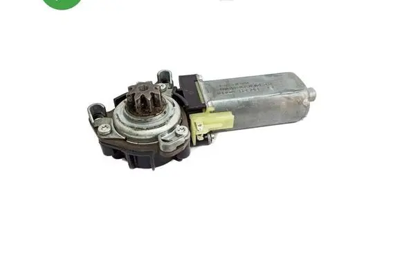 Mercedes-Benz C W203 Seat adjustment motor 0390203001 82028922 820289224