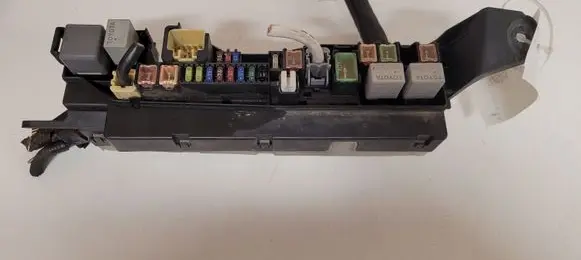 Toyota Corolla Verso AR10 Fuse module