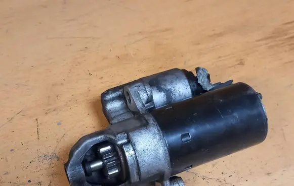 Skoda Octavia Mk2 (1Z) Starter motor 02E911023