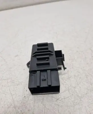 Volkswagen Polo V 6R Seat heating relay 6R0959772D