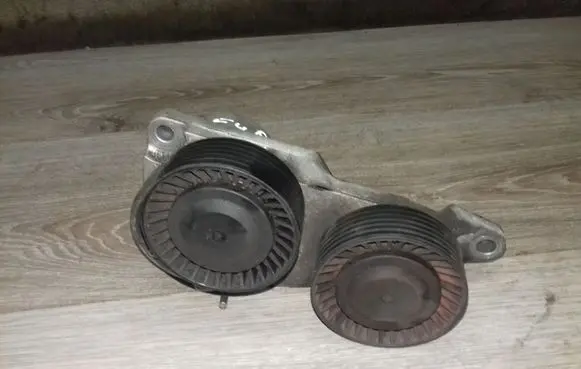 Volvo V70 Alternator belt tensioner 